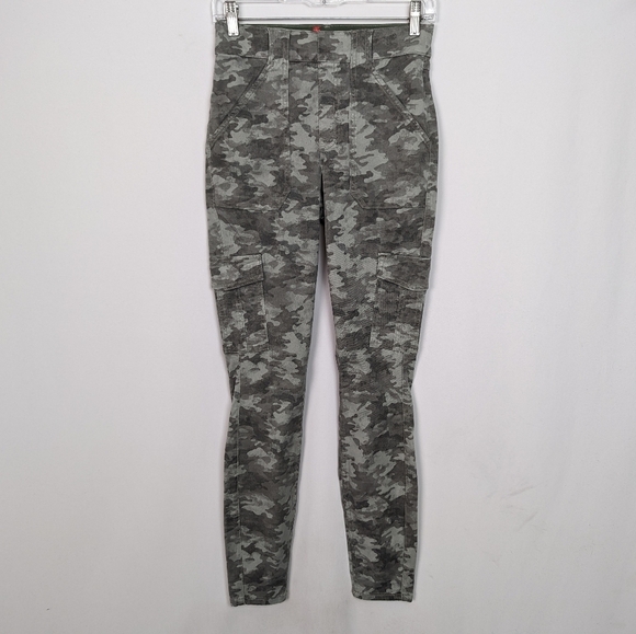 SPANX M Camo Stretch Twill Ankle Cargo Pants Elastic Waist Pull On Comfortable - Picture 1 of 16